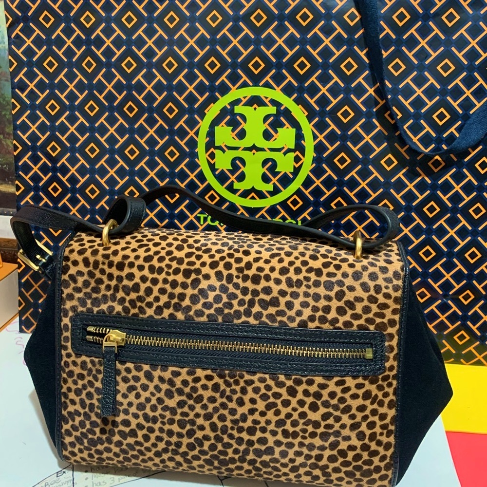 TORY BURCH LEOPARD PRINT SHOULDER or CROSS-BODY BAG - BLACK - Picture 2 of 6